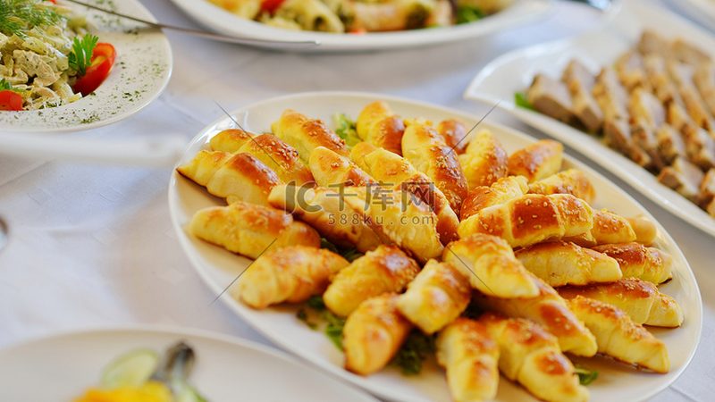 膨化食品代理加盟：揭秘优势与潜在风险
